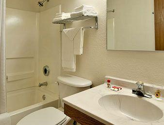 Super 8 By Wyndham Lewisburg Hotel Room photo